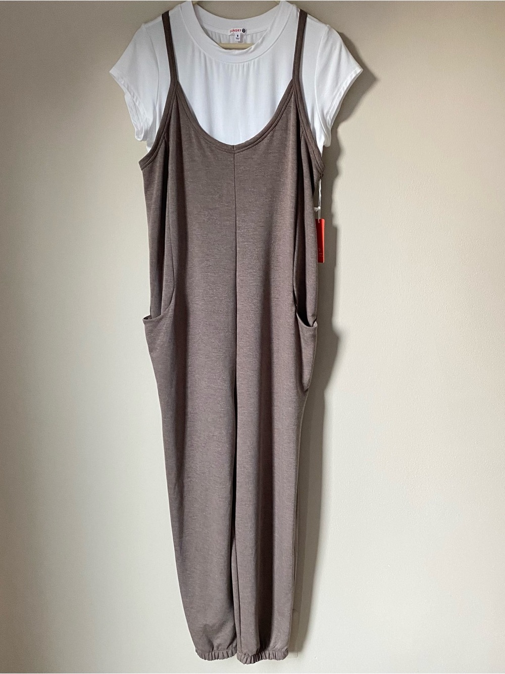 Sundry Brown Slouchy Jumpsuit White Tee Set Relaxed Jogger Comfy Lounge NWT S - Picture 2 of 15